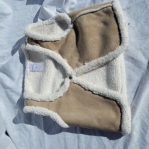 Girl's leather and fur lined vest, very warm and super cute, sz 6